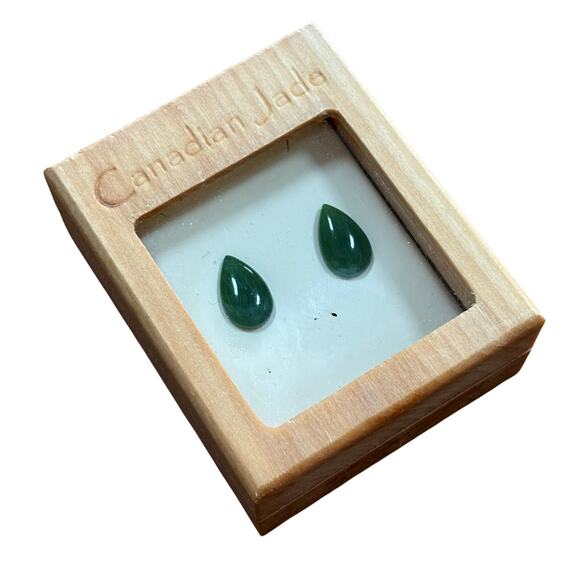 Canadian Jade Pierced Earrings in wooden presentation Box NWOT - Picture 3 of 6